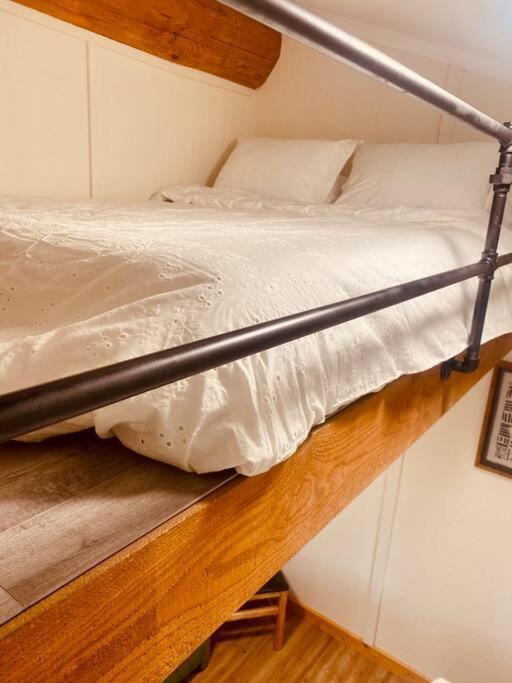 Ski-In Chalet: Private Hot Tub, Bonus Bunk House فيرني المظهر الخارجي الصورة